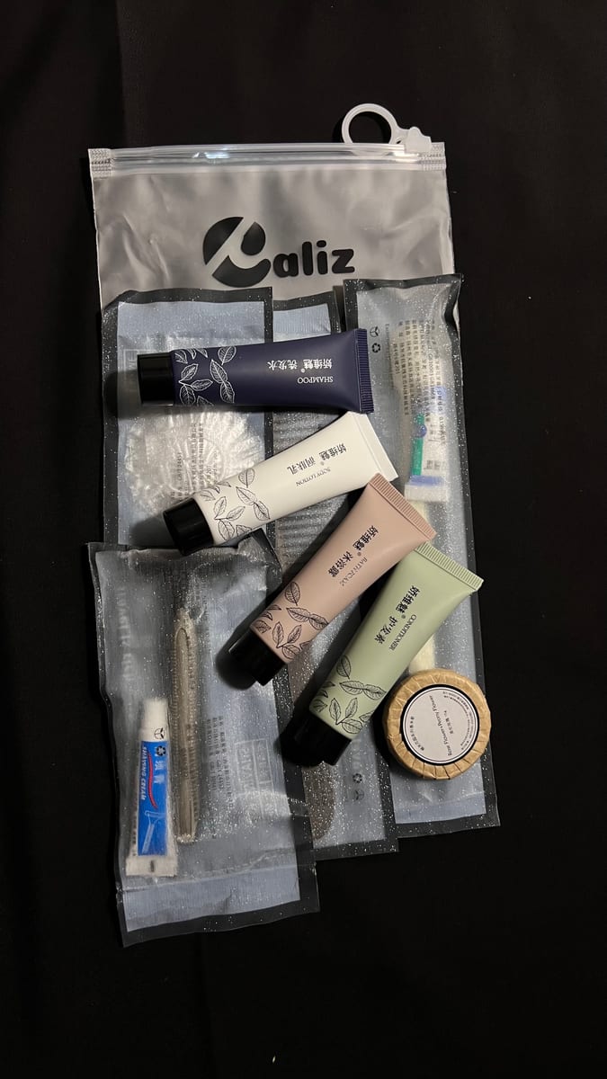 Premium toiletries set thumbnail 3