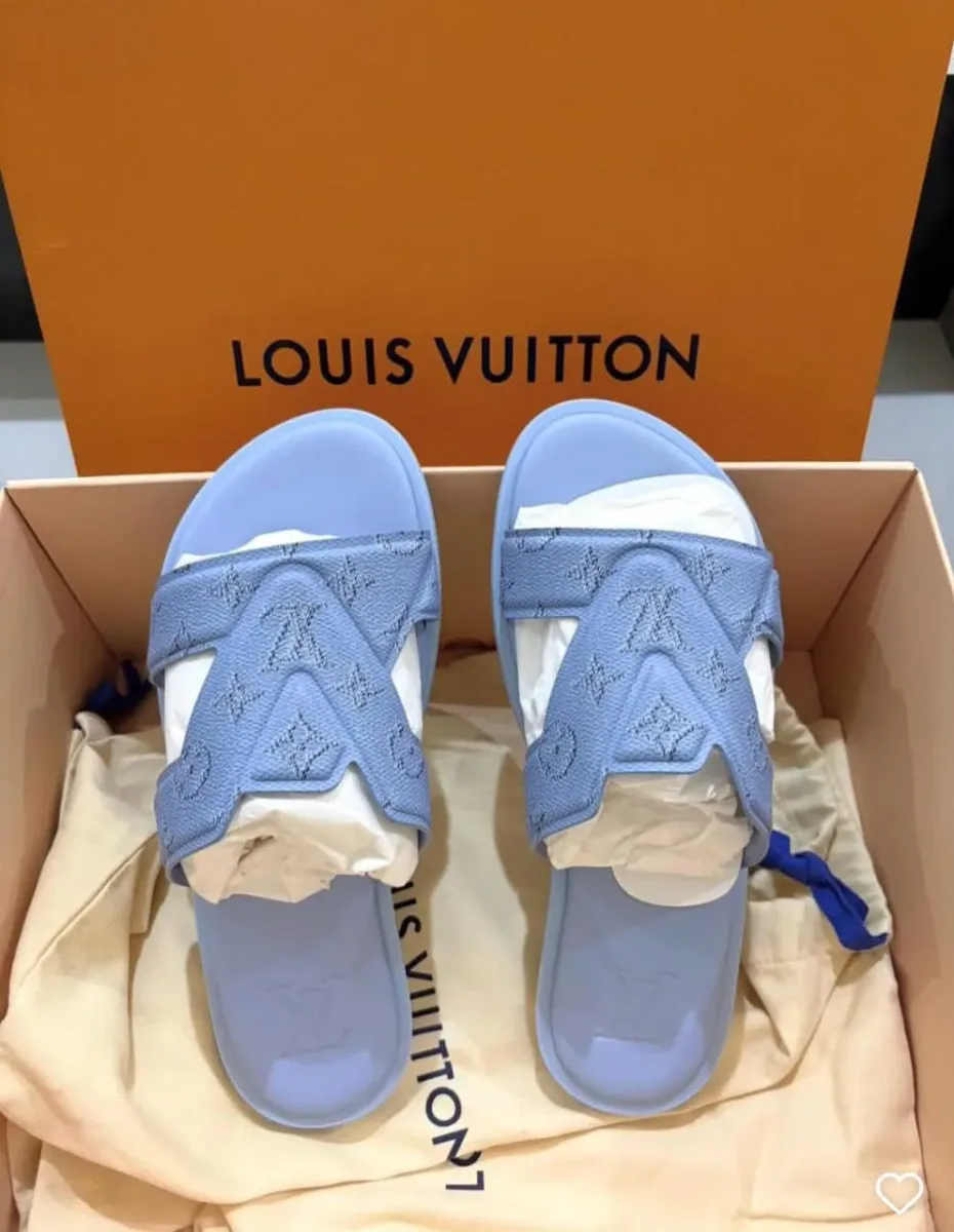 LOUIS VUITTON thumbnail 2