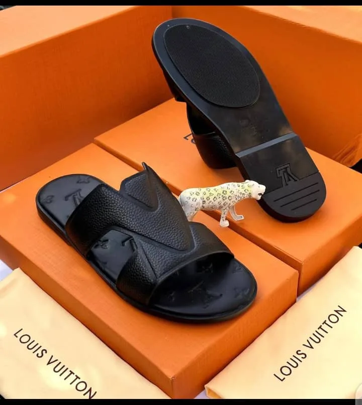 LOUIS VUITTON thumbnail 3