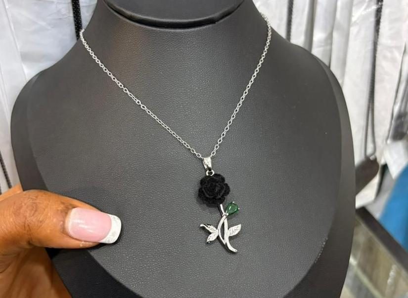 Rose necklace set